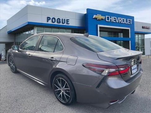 Used 2024 Toyota Camry SE image 3