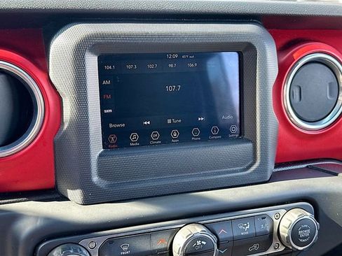 Used 2018 Jeep Wrangler Unlimited Rubicon image 16