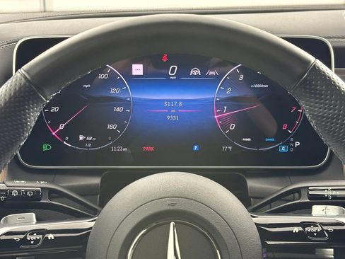 Used 2025 Mercedes-Benz GLC 300 4MATIC image 31