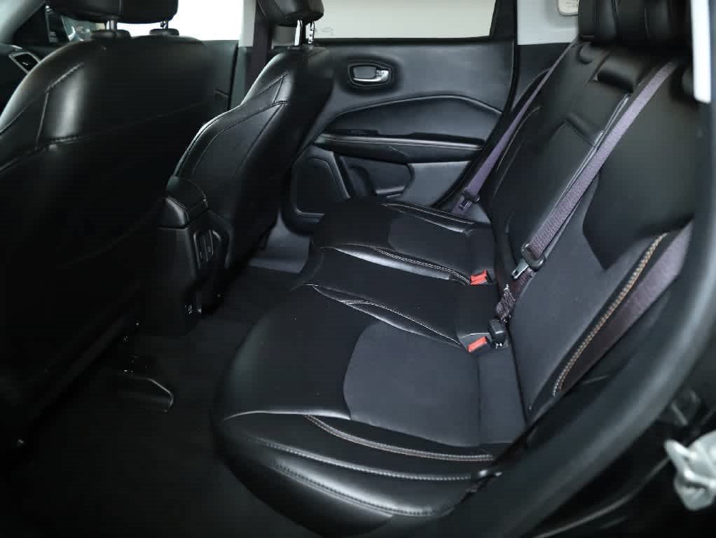Used 2018 Jeep Compass Latitude FWD image 12