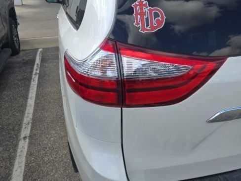 Used 2020 Toyota Sienna Limited Premium AWD/4WD image 11