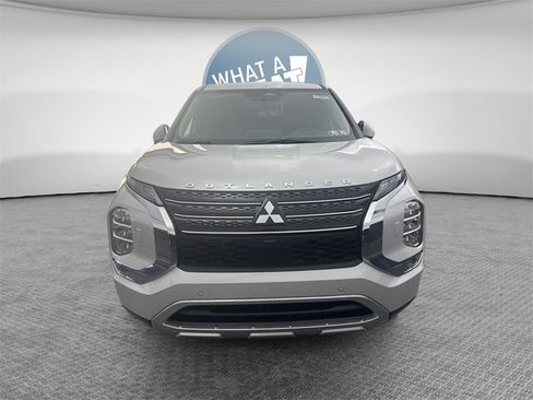 New 2025 Mitsubishi Outlander SE image 9