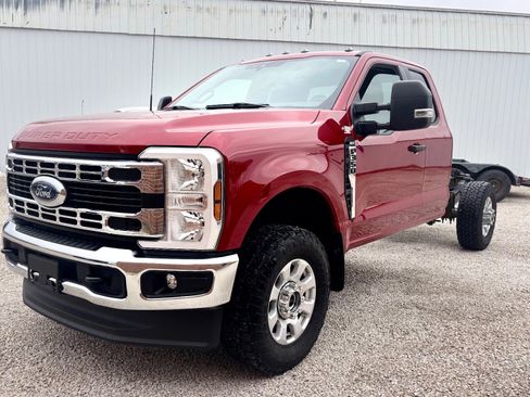 Certified 2024 Ford F350 XLT w/ XLT Value Package image 8