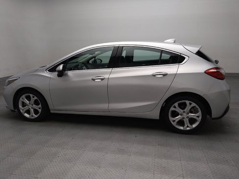 Used 2017 Chevrolet Cruze Premier FWD image 3