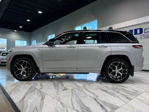 Used 2022 Jeep Grand Cherokee Summit AWD/4WD image 11