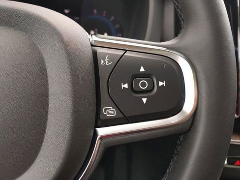 Used 2022 Volvo XC60 B5 Momentum w/ Advanced Package image 27