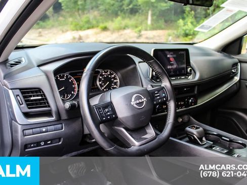 Used 2025 Nissan Rogue SV FWD image 33