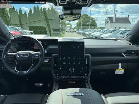 New 2026 GMC Yukon XL AT4 Ultimate AWD/4WD image 13