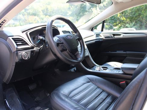 Used 2019 Ford Fusion SE image 18