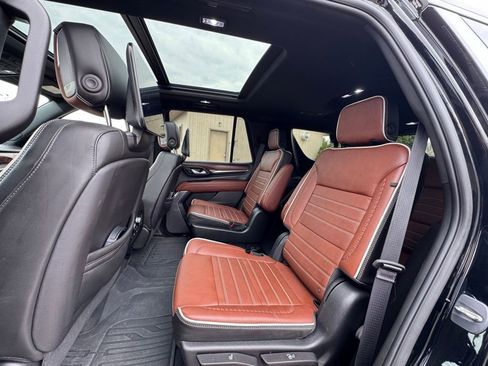 Used 2023 GMC Yukon Denali Ultimate AWD/4WD image 31
