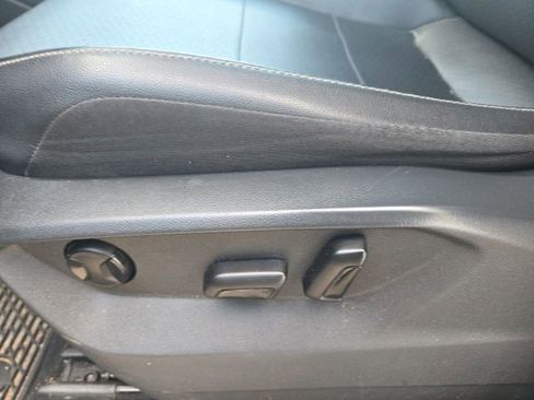 Used 2019 Volkswagen Tiguan SE w/ Panoramic Sunroof Package image 9