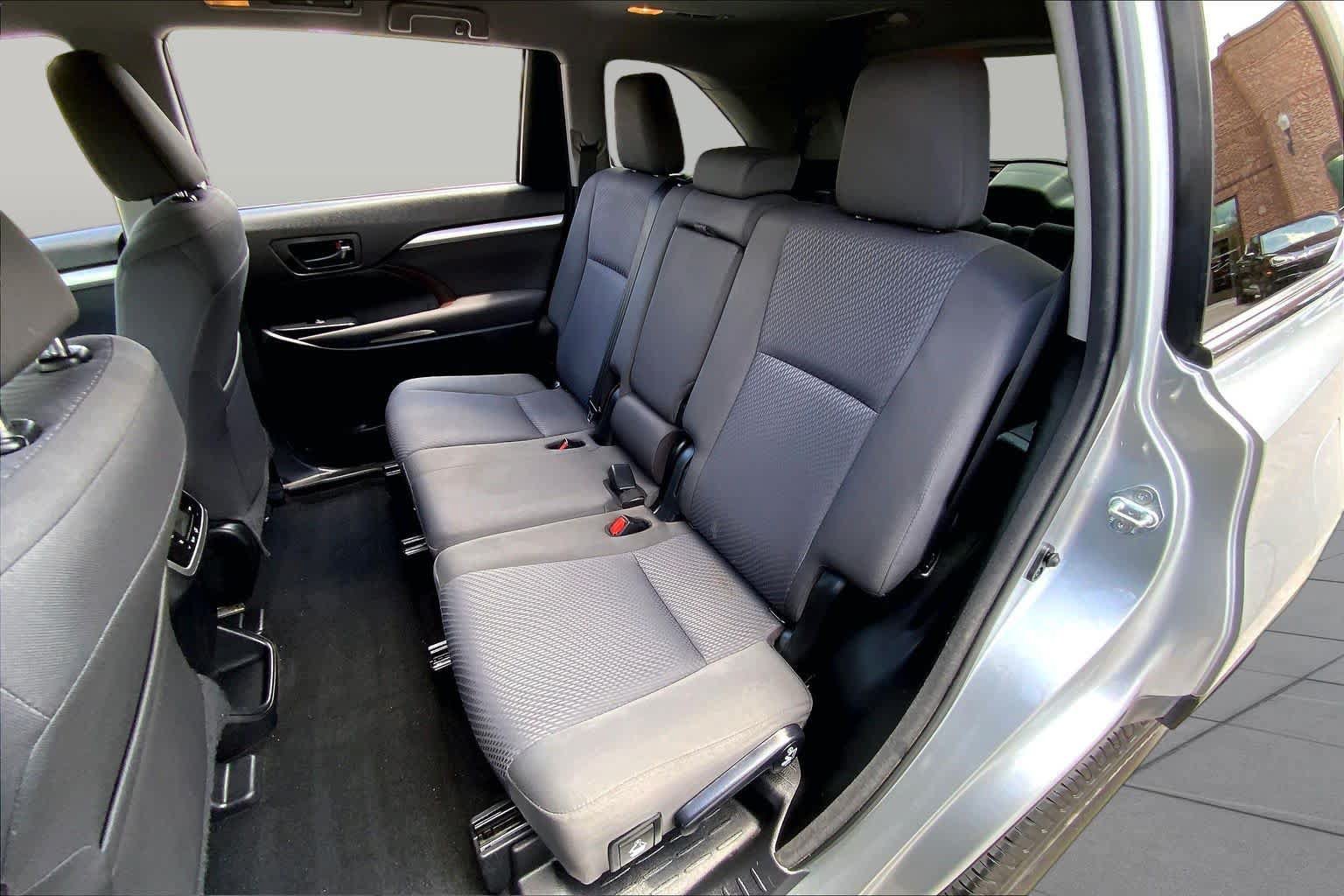 Used 2017 Toyota Highlander LE FWD image 18