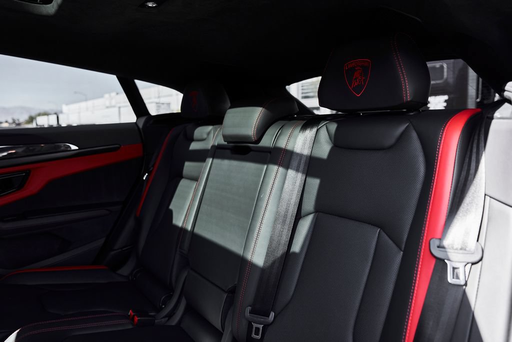 Used 2025 Lamborghini Urus SE AWD/4WD image 44