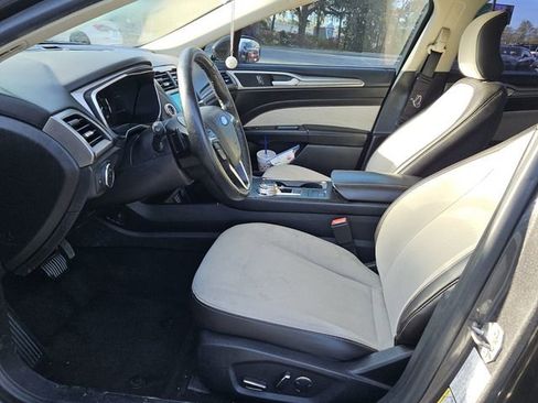 Used 2019 Ford Fusion SE w/ Equipment Group 151A image 3