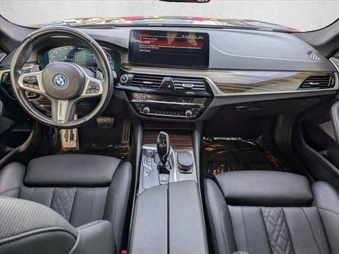 Used 2022 BMW 530e w/ Premium Package image 18