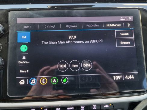 Used 2022 Chevrolet Bolt EUV Premier w/ Sun & Sound Package FWD image 28
