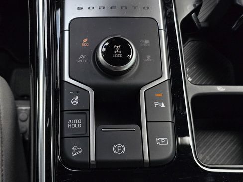 Certified 2025 Kia Sorento SX Prestige AWD/4WD image 36