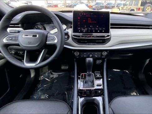 Certified 2025 Jeep Compass Limited w/ Sun & Sound Group image 14