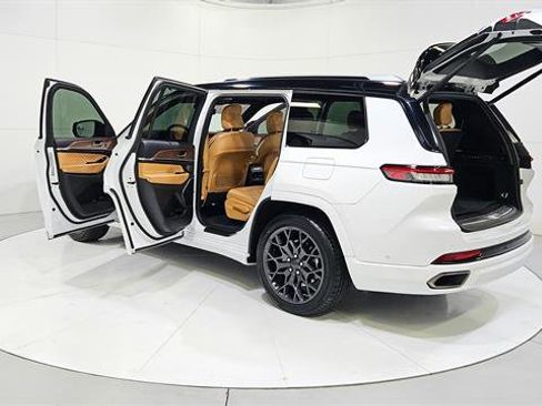 Used 2023 Jeep Grand Cherokee L Summit w/ Advanced Protech Group IV AWD/4WD image 31