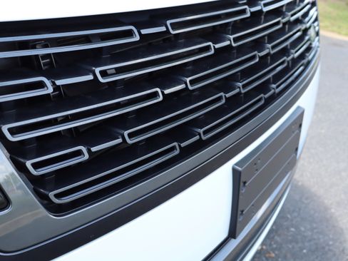 Used 2024 Land Rover Range Rover Long Wheelbase SE AWD/4WD image 17
