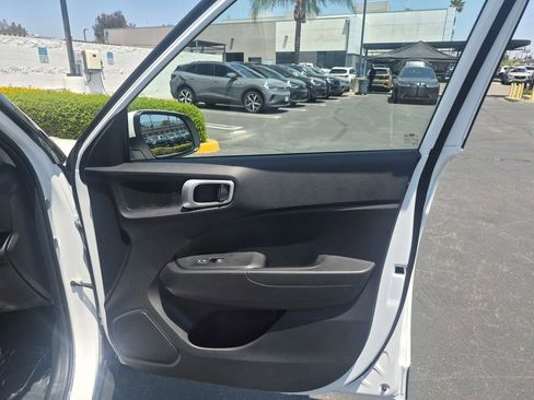 Used 2026 Hyundai Venue SE FWD image 23