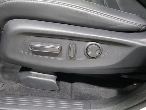 Used 2024 Honda CR-V EX-L image 12