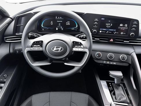 New 2026 Hyundai Elantra SE image 17
