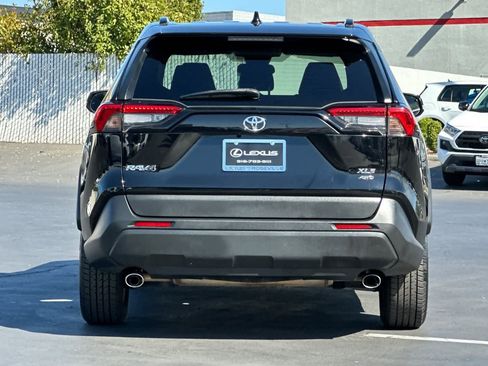 Used 2022 Toyota RAV4 XLE image 8