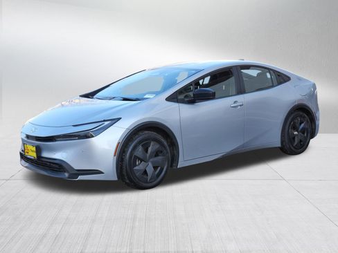 Certified 2025 Toyota Prius LE image 3