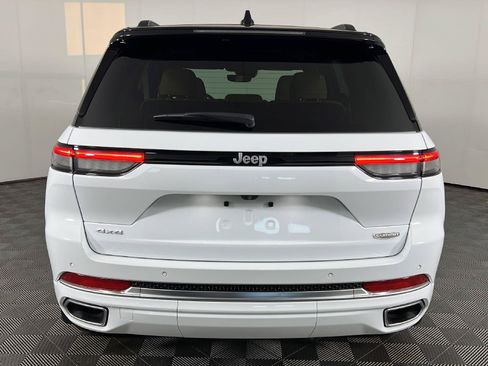 Used 2025 Jeep Grand Cherokee Summit w/ MOPAR Finishing Package AWD/4WD image 5