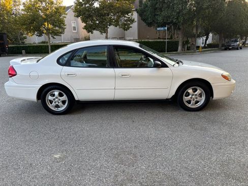 Used 2007 Ford Taurus SE image 6