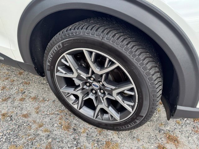 Used 2025 Ford Explorer Platinum w/ Ultimate Package AWD/4WD image 11