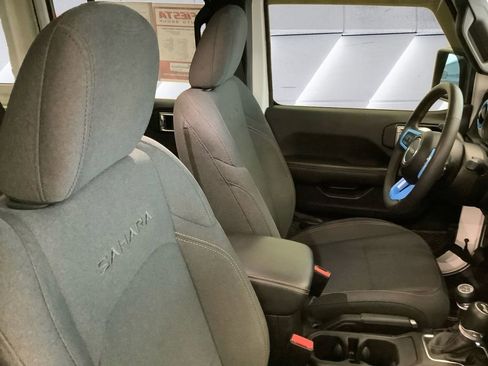 Used 2024 Jeep Wrangler Unlimited Sahara image 14