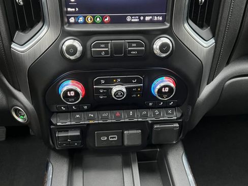 Used 2021 GMC Sierra 1500 Denali w/ Denali Premium Package AWD/4WD image 18