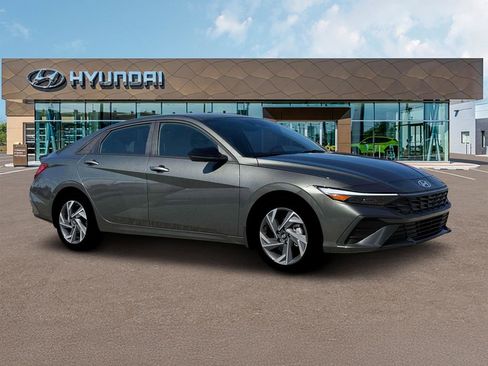 New 2025 Hyundai Elantra SEL image 10