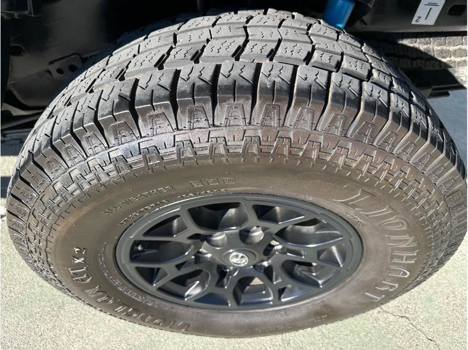 Used 2021 Toyota Tacoma TRD Off-Road w/ Technology Package AWD/4WD image 15