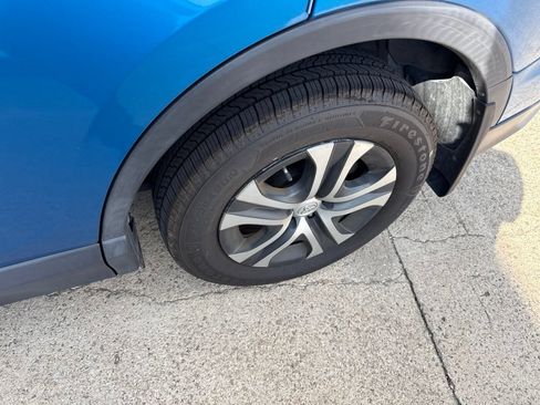 Used 2018 Toyota RAV4 LE FWD image 8