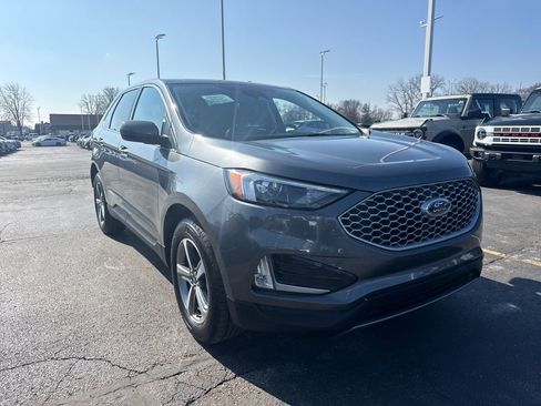 Used 2024 Ford Edge SEL w/ Convenience Package image 4