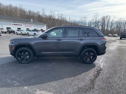 New 2025 Jeep Grand Cherokee Altitude image 2