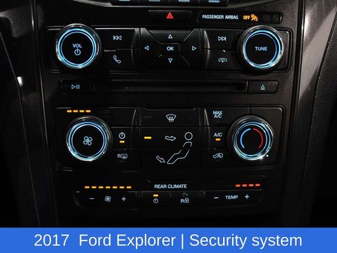 Used 2017 Ford Explorer XLT image 17