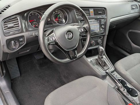 Used 2019 Volkswagen Golf S image 2