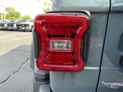 Used 2025 Jeep Wrangler Unlimited Rubicon 392 AWD/4WD image 35