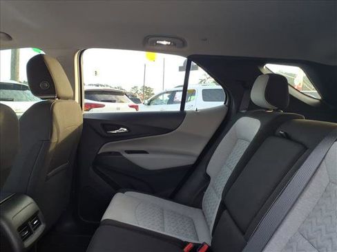 Used 2022 Chevrolet Equinox LS w/ LS Convenience Package image 18