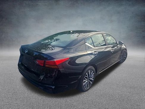 Used 2025 Nissan Altima 2.5 SV FWD image 8