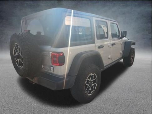 Used 2024 Jeep Wrangler Unlimited Rubicon w/ Convenience Group AWD/4WD image 10