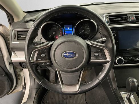 Used 2018 Subaru Outback 2.5i Premium image 12