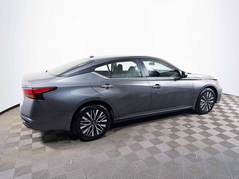 Certified 2023 Nissan Altima 2.5 SV w/ SV Premium Package AWD/4WD image 4
