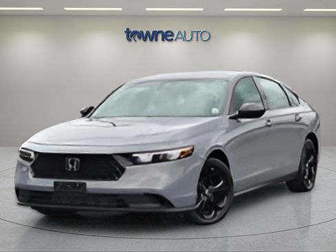 Used 2025 Honda Accord SE image 10