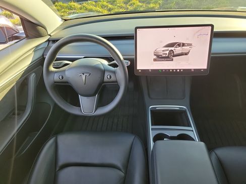 Used 2023 Tesla Model 3 Standard Range image 17