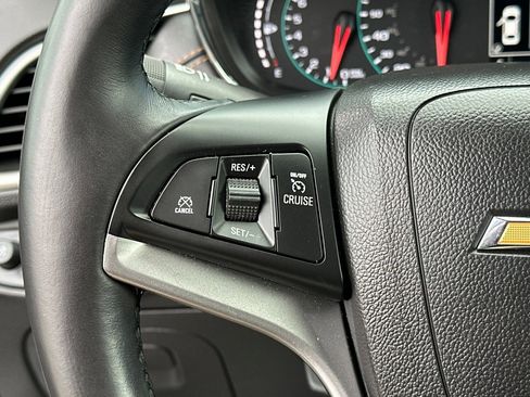 Used 2022 Chevrolet Trax LT w/ LT Convenience Package image 30